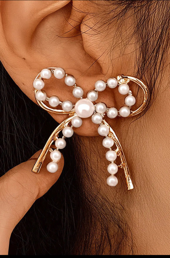 Gold and pearl bows